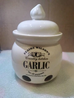  CLAIRE WILSON'S Garlic Container
